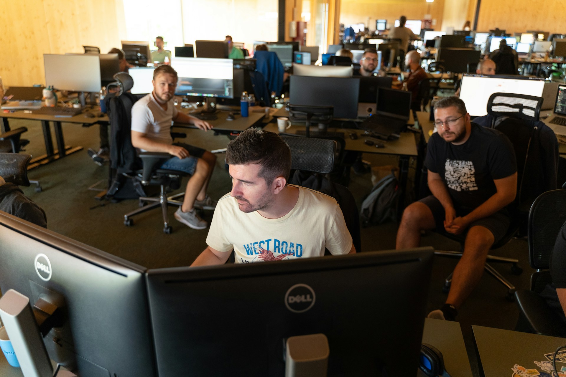 hackathon con equipos alquilados
